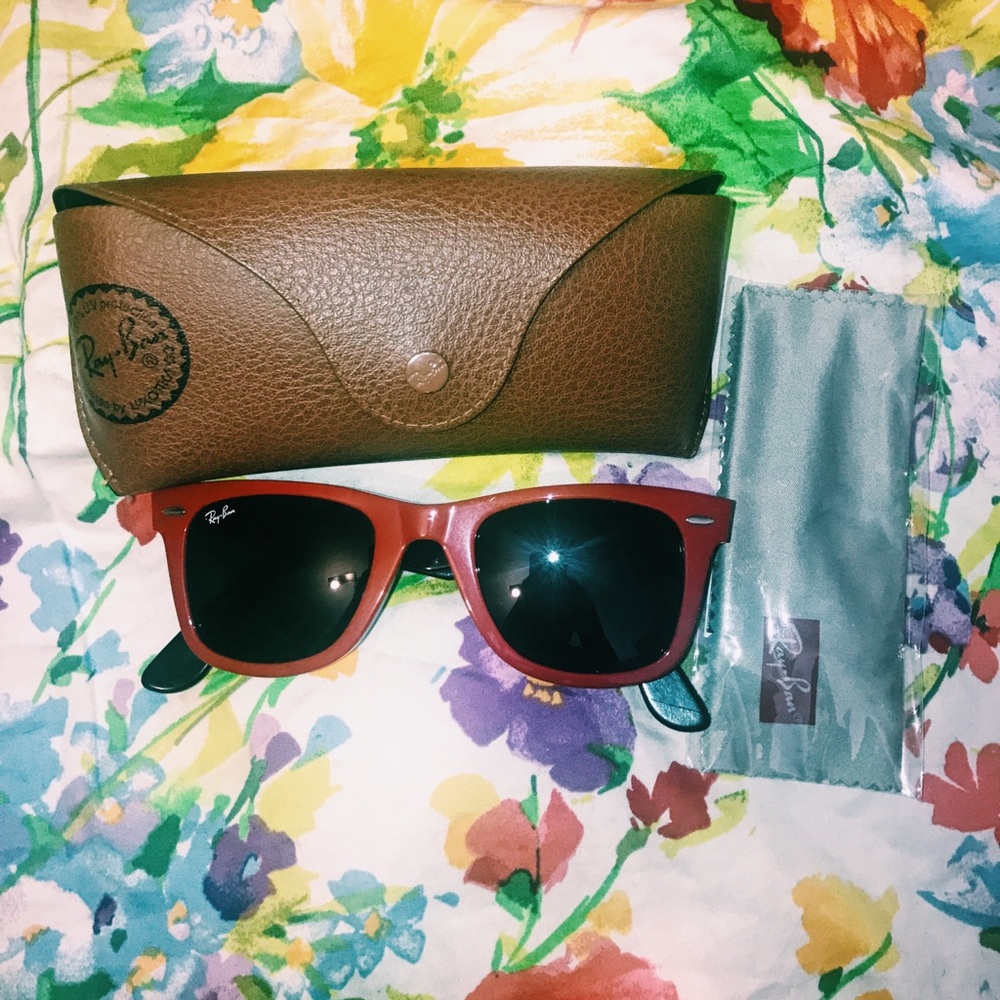 RAYBAN WAYFARER SUNGLASSES